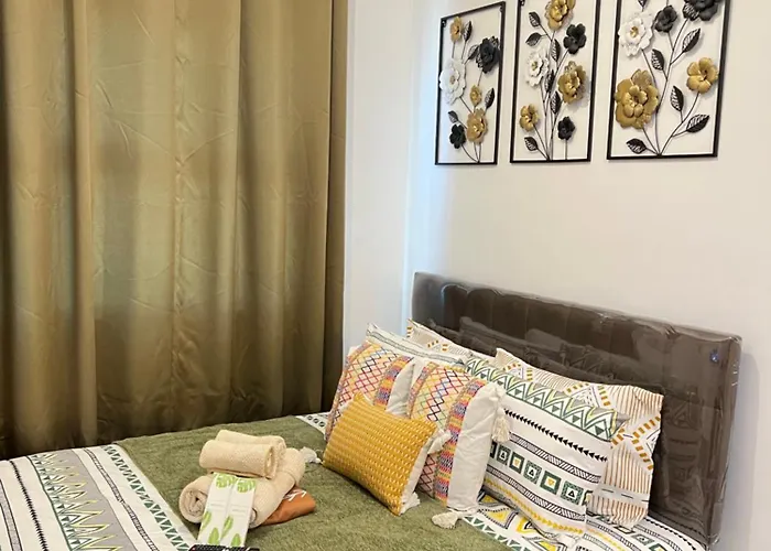 In Front Of Vista Mall Taguig And Near Bgc Free Wifi Netflix Hbo 21st Apartamento