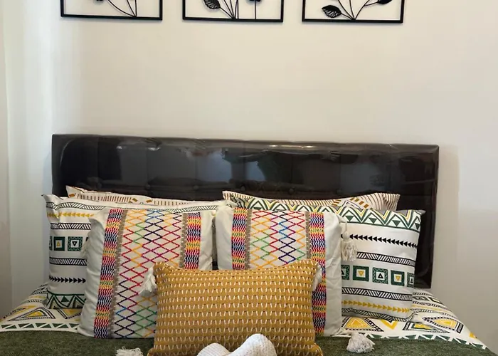 In Front Of Vista Mall Taguig And Near Bgc Free Wifi Netflix Hbo 21st Apartamento *